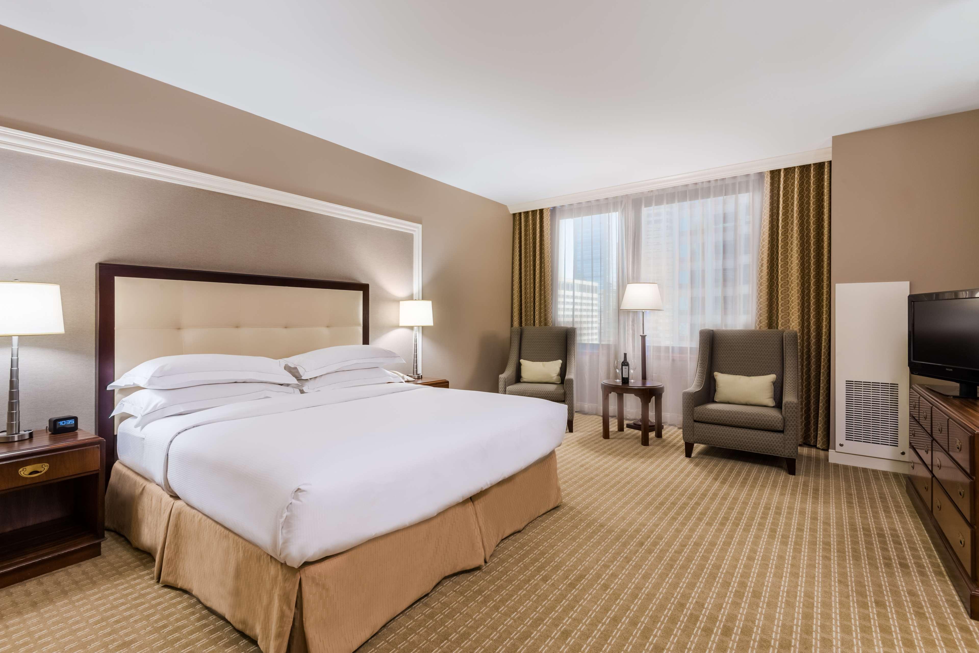 Hilton Indianapolis Hotel & Suites Exterior foto