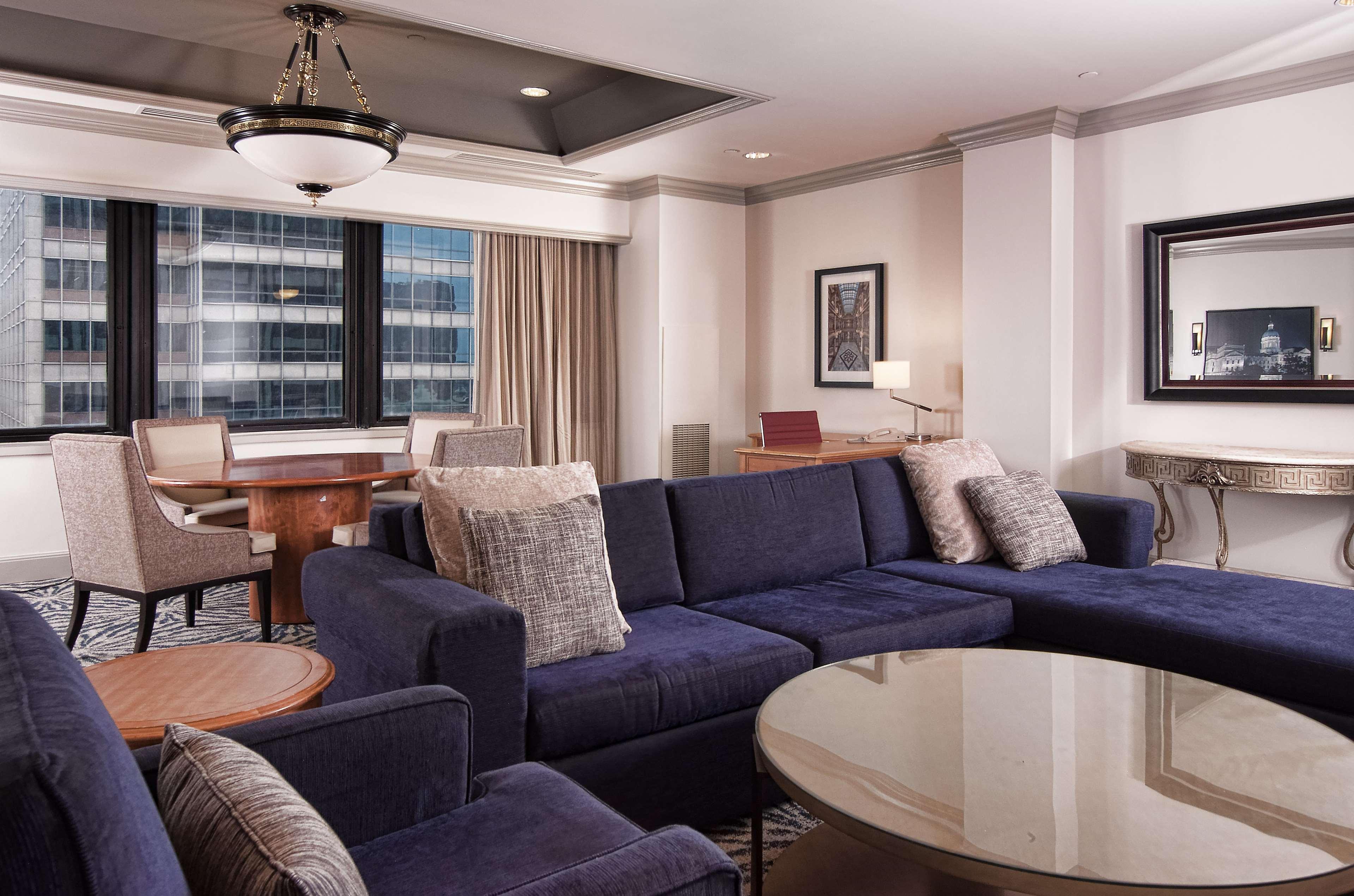 Hilton Indianapolis Hotel & Suites Exterior foto